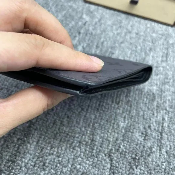 100% Authentic Louis Vuitton Leather Men's Wallet - Picture 5 of 12